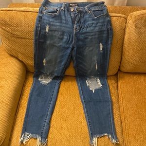 Ripped Mid-Rise Raw HemSkinny Jeans